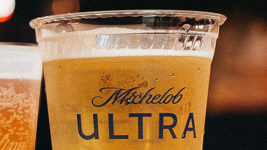 Plastic beer cup with Michelob Ultra via Unsplash.